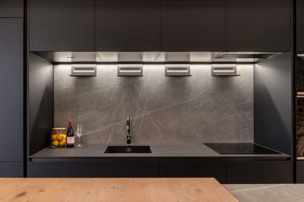 Zaha_Stone_PC4ZASK121_A23-1024x682